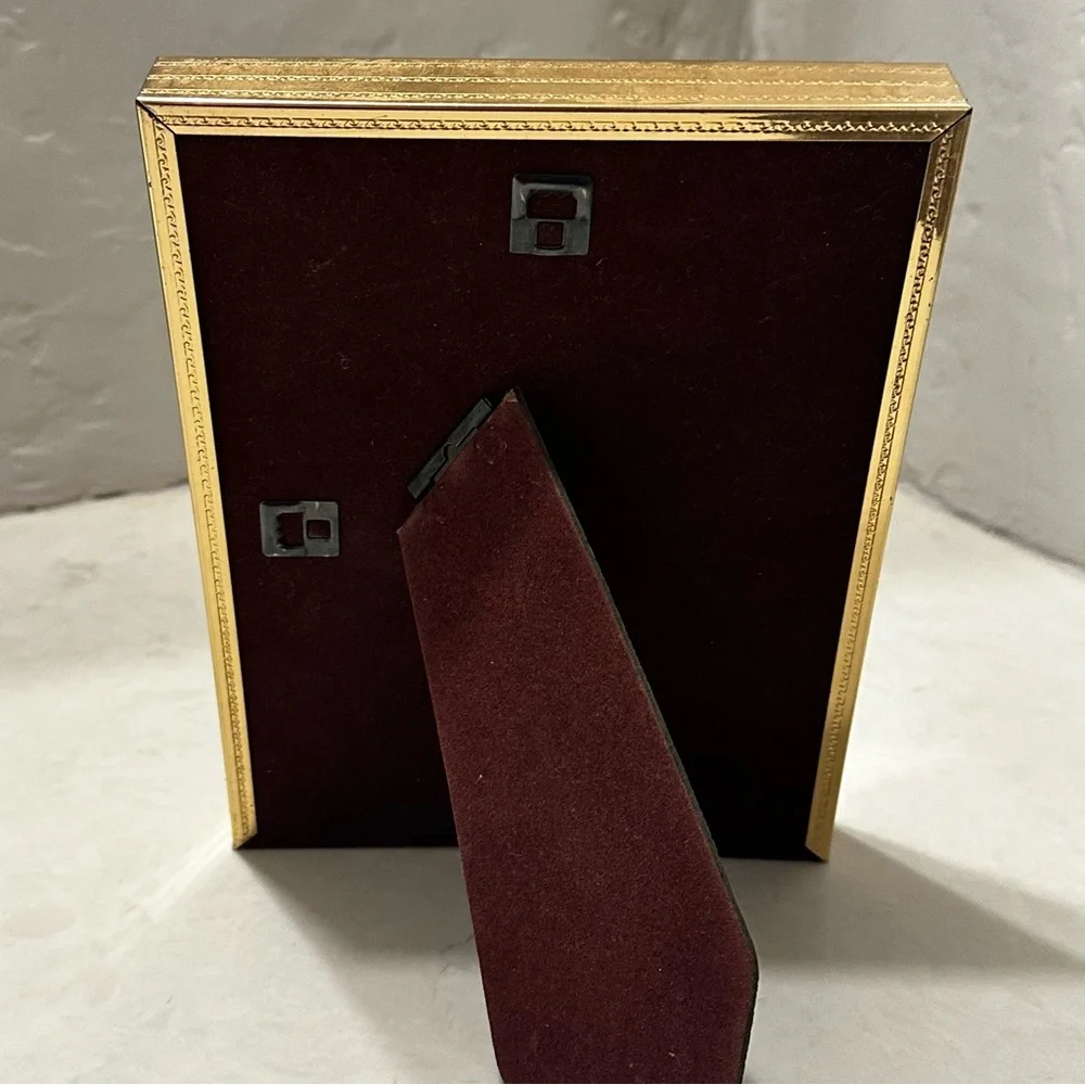 Vintage Gold Metal Intercraft 1976 Shadowbox Picture Frame 5x7